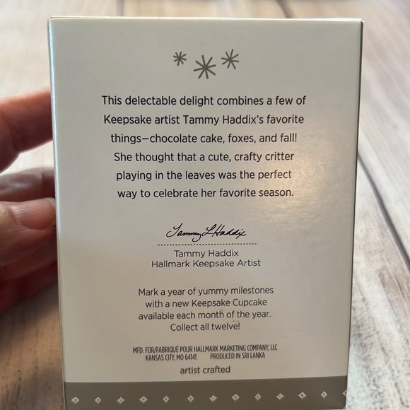 ⭐️HP NIB Hallmark Keepsake Cupcake orn. Sly and Sweet-2nd in a monthly series - Picture 3 of 16